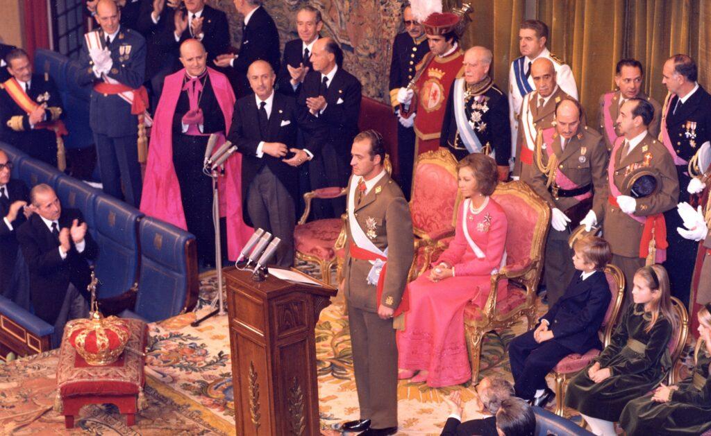 Juan Carlos I Burbon proklamowany królem Hiszpanii 22 listopada 1975